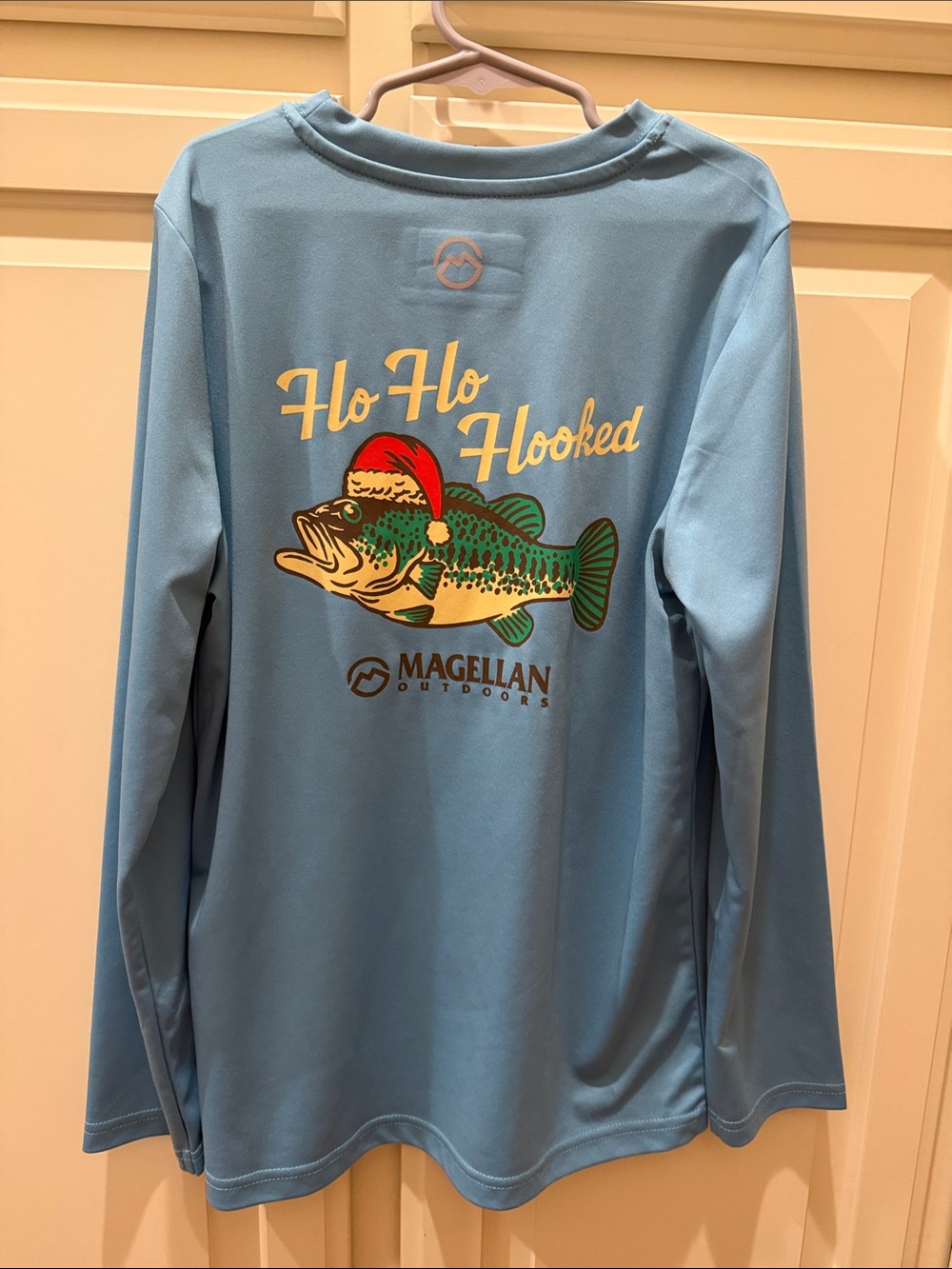 Magellan Outdoors Light Blue 'Ho Ho Hooked' Fish Graphic Long Sleeve shirt YM